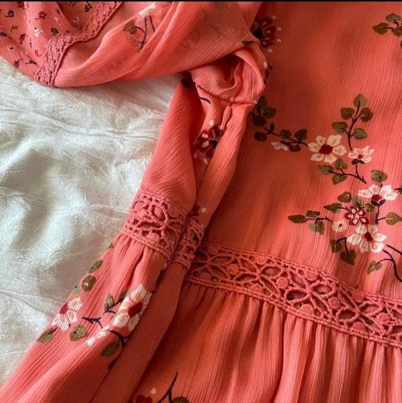 Abercrombie and Fitch Floral Bell-sleeves Dress - Picture 9 of 11